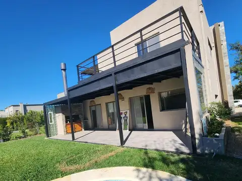 Casa a la Venta  4 dormitorios,   Los Sauces Nordelta