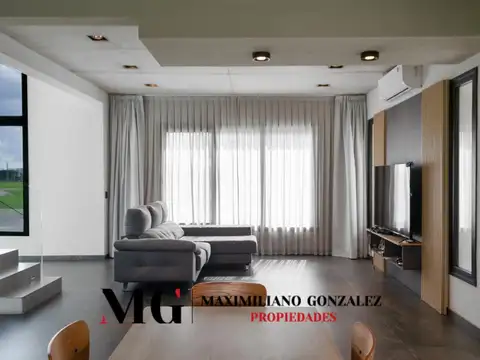 Casa en Venta con 3 cocheras