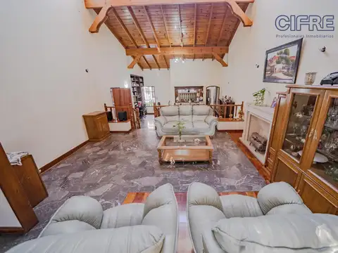 Casa 5 ambientes con 4 baños