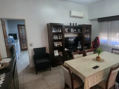 Casa Americana en Esquina C/amplio Quincho - Garage 2 Autos  - S.Justo (Ctro)