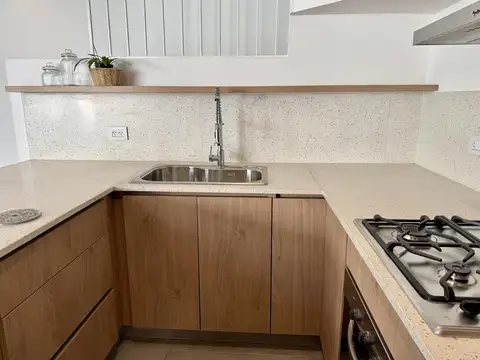 Venta casa de pasillo en Centro a estrenar 3 dormitorios patio y terraza proximo a oroño