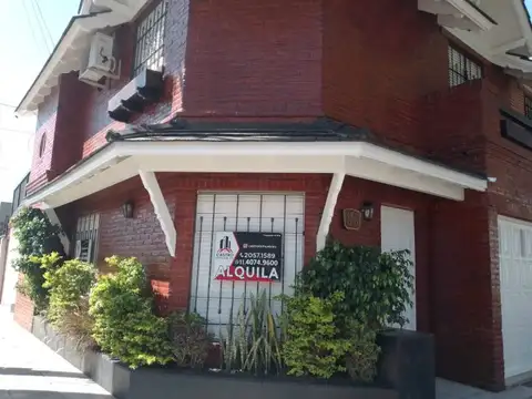Depto Tipo Casa en Alquiler de 4 ambientes