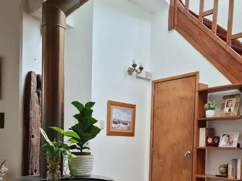 Casa 8 ambientes con 2 baños