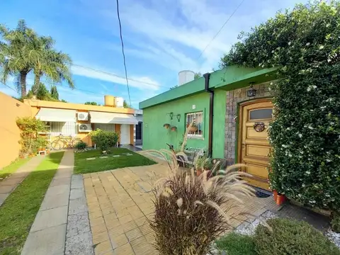 Castelar Norte excelente ubicacion casa 150 mts Sarmiento