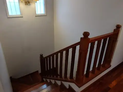 EXCELENTE CHALET 4 AMB C/PATIO,GARAGE Y QUINCHO!