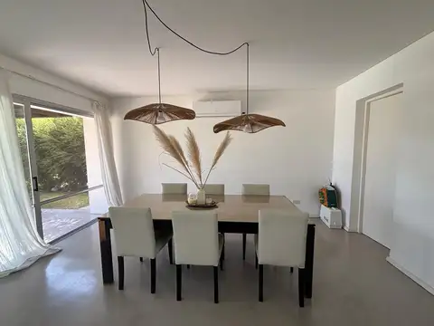 Casa en Venta con 4 cocheras