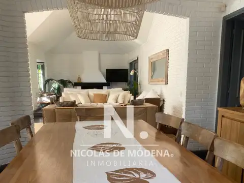 Casa 4 ambientes con 2 baños