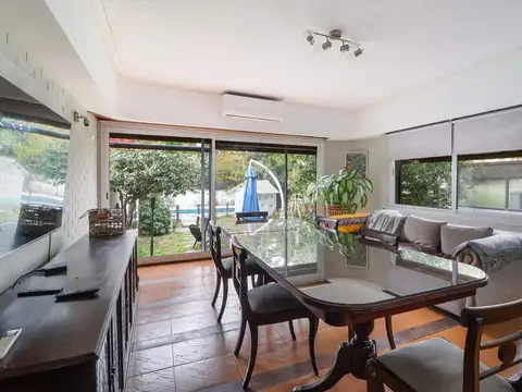Casa 6 ambientes con 4 baños