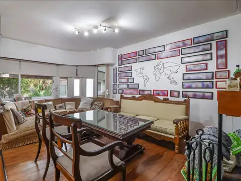 Casa en Venta con 4 cocheras