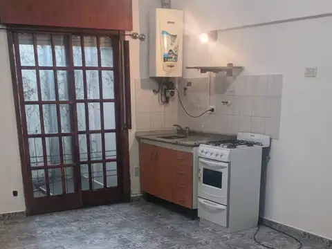 Monoambiente Super Luminoso, Ventilado y tranquilo. Excelente ubicación. Bajas expensas.