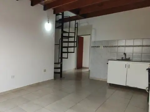 Depto tipo casa en complejo cerrado.