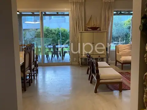 Casa en Alquiler de 4 dormitorios