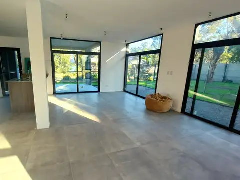 Casa 4 ambientes con 3 baños