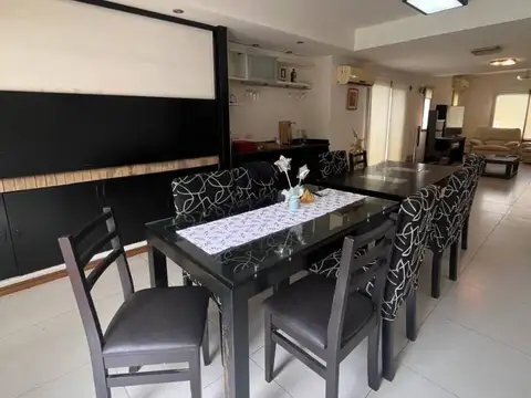 Casa en Venta con 4 cocheras