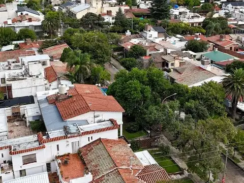 Casa 8 ambientes con 3 baños