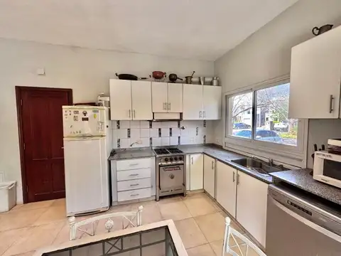 Casa en Venta con 4 cocheras