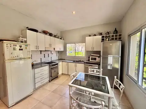 Casa 5 ambientes con 3 baños
