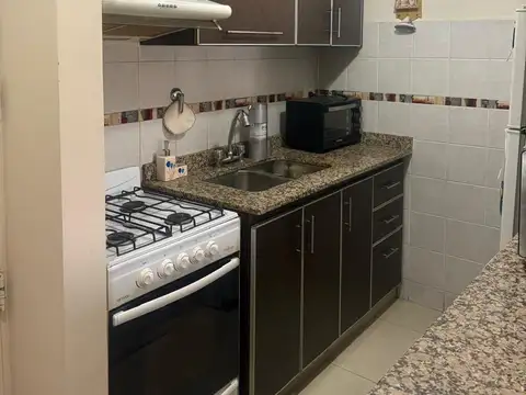 Departamento de 2 Ambientes al Contra frente con Cochera Cubierta