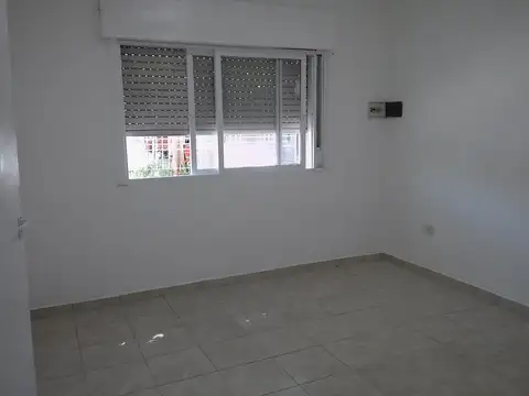 Depto Tipo Casa en Venta en Ramos Mejia, USD 92.500