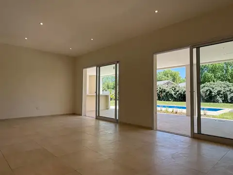 VENDIDO  CASA QUINTA - PILETA - PARQUE - VINELLI - LOBOS -