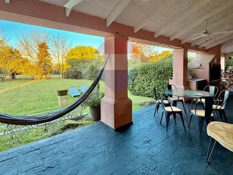 Casa en Venta con 2 cocheras