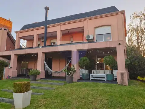 VENTA CASA LOMAS DE LA TAHONA 3 DORM SERV Y ESCRI