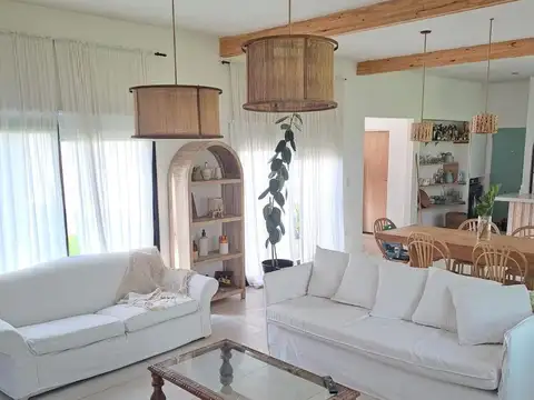 Casa en Alquiler Temporal con 2 cocheras