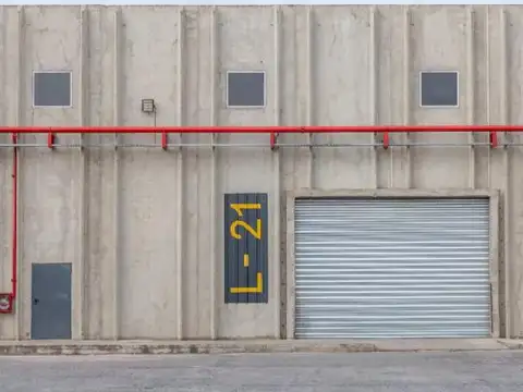 Local 400 m2 con depósito Autopista acceso oeste