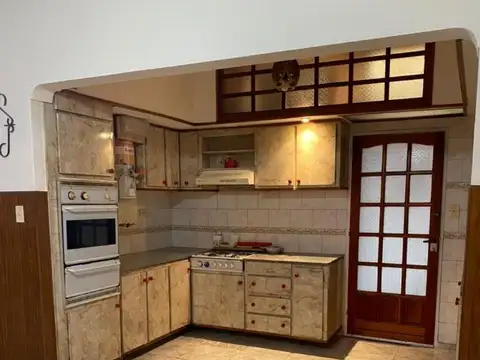 Casa en Venta con 4 cocheras
