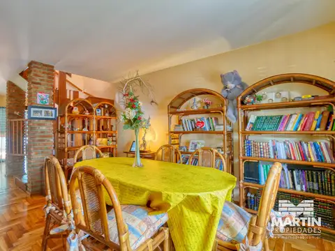 Casa en Venta con 3 cocheras