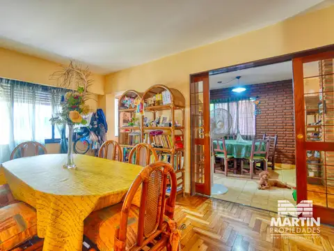 Casa 6 ambientes con 2 baños