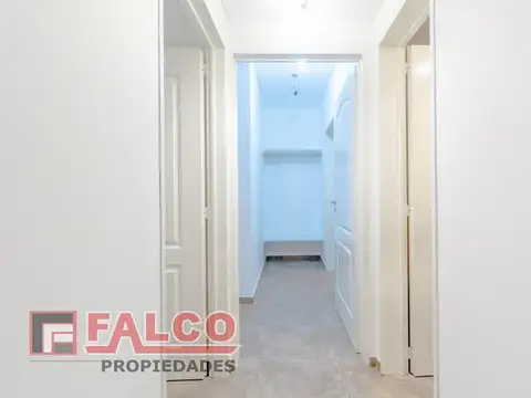 Moderno tres ambientes con balcon a la calle - 2 baños