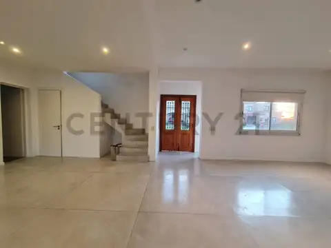 Casa 5 ambientes con 3 baños