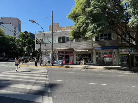 100m2 - LOCAL SOBRE AVENIDA FOREST Esq. F. LACROZE!