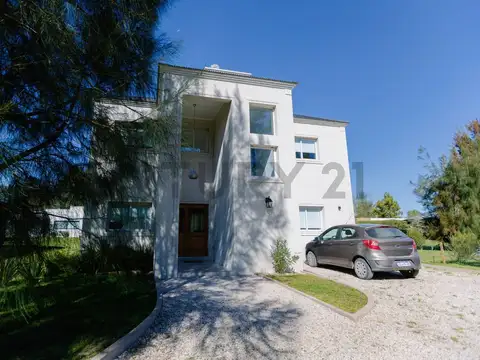 Casa en venta en Altos de Brandsen
