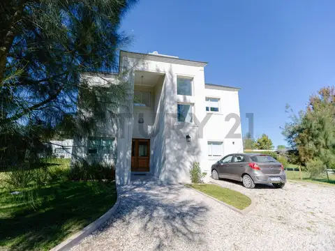 Casa en Venta con 2 cocheras