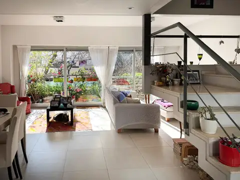 Depto Tipo Casa en Venta de 3 dormitorios