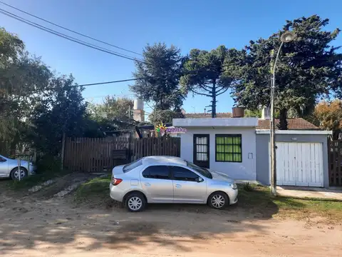 SE VENDE CASA MAS DEPARTAMENTO VILLA GESELL  
