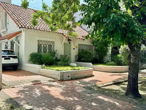 Venta casa en Adrogue sobre calle La Rosa al 500
