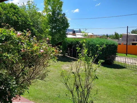 Casa a la venta en Villa Parque Siquiman. (C407)