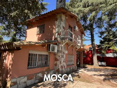 Impresionante quinta en La Reja sobre 4 lotes (1600 m²) con pileta y quincho