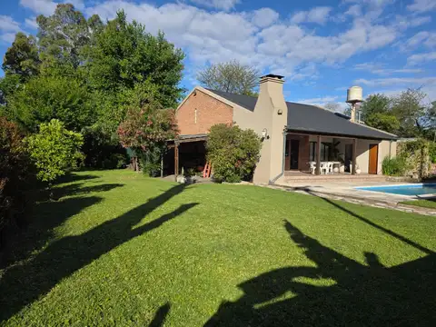 Casa a la Venta - 4 amb con 1000 m de Parque y Pileta