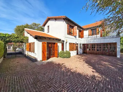 Casa 6 ambientes con 4 baños