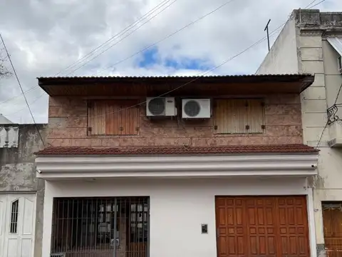 CASA CON COCHERA