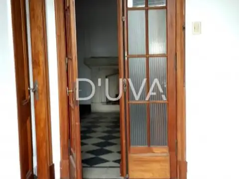 Casa en Alquiler en Plaza Moreno, $ 1.100.000