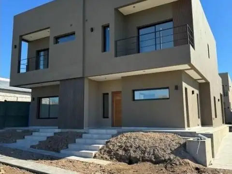 Casa en Venta estilo Duplex en Spring Park, Pilar