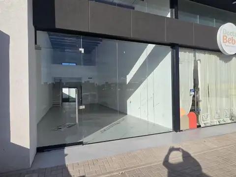 SE ALQUILA LOCAL EN DOCTA DE 100M2 A ESTRENAR