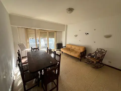 DEPARTAMENTO CENTRO DE 3 AMBIENTES CON DEP DE SERVICIO