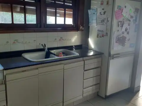 CASA AMERICANA EN EXCELENTE UBICACION