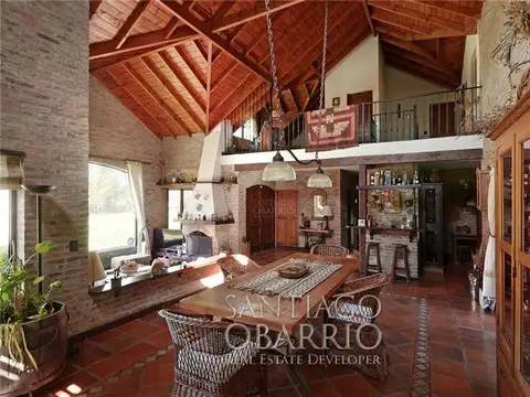 Casa en Venta con 2 cocheras